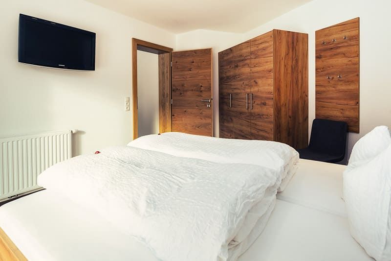Doppelbettzimmer in der Ferienwohnung von Hotel Bärolina Serfaus