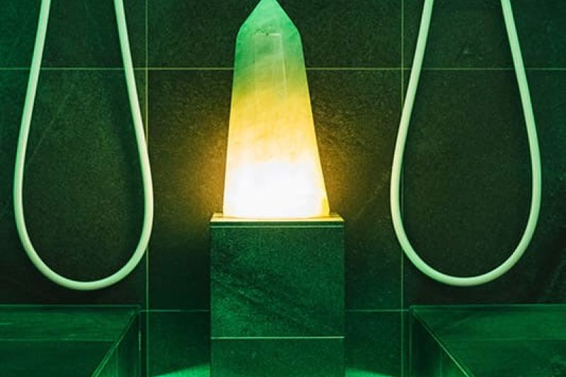 Crystal with steam bath in green light