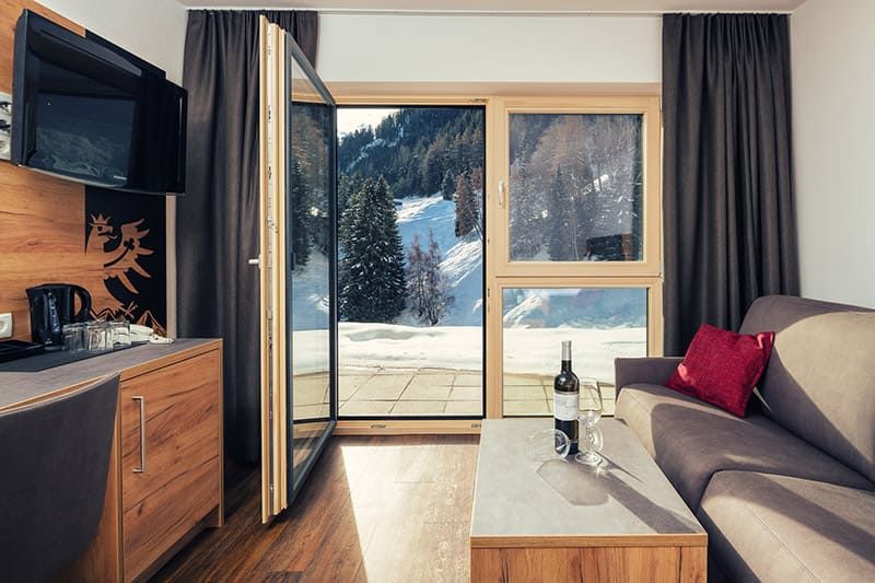 Doppelzimmer mit Terrasse im Hotel Bärolina Serfaus