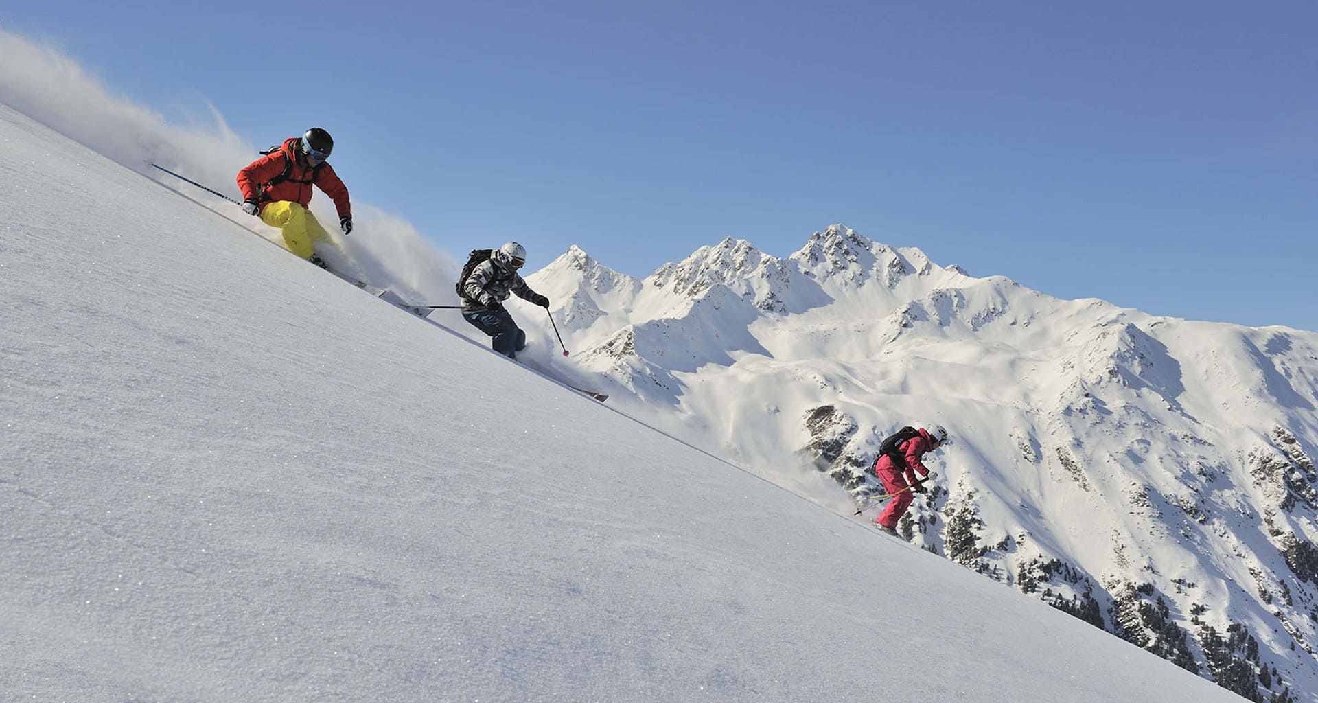 Skiers with a view of the summit in the ski area Serfaus Fiss Ladis 