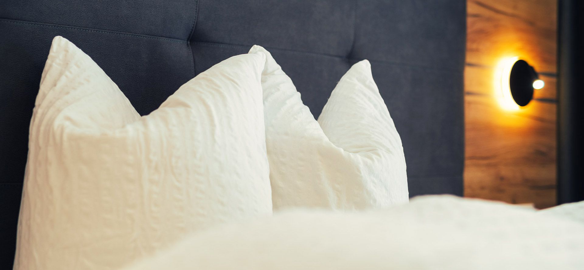 Bildausschnitt des Doppelbetts in der Suite Pandabär