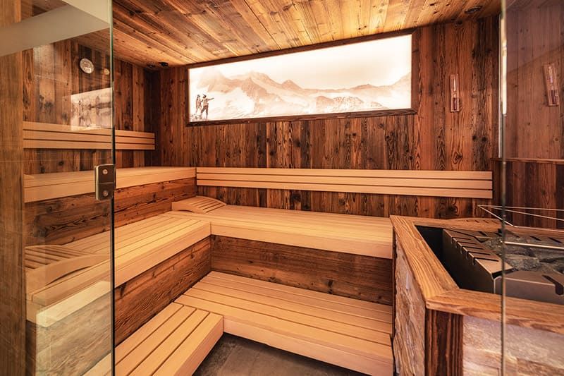 Finnische Sauna von innen im Hotel Bärolina Tirol